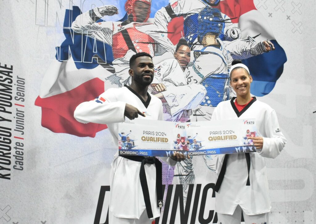 Bernardo Pie y Madelyn Rodríguez, quienes lograron la clasificación olímpica en Taekwondo por la República Dominicana y estarán en Paris 2024. (Crédito: MIDEREC)