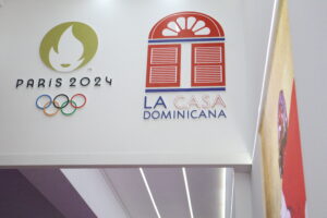 Entrance to La Casa Dominicana in Paris (Richard Bazil / Centro Caribe Sports)