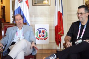 Felipe Vicini and Manuel Luna, President and executive director of CRESO, at the meeting at the Dominican embassy in France (Richard Bazil / Centro Caribe Sports).