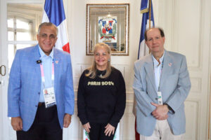 Luis Mejía Oviedo, Rosa Hernández de Grullón and Felipe Vicini, at the Dominican Embassy in France (Richard Bazil / Centro Caribe Sports).