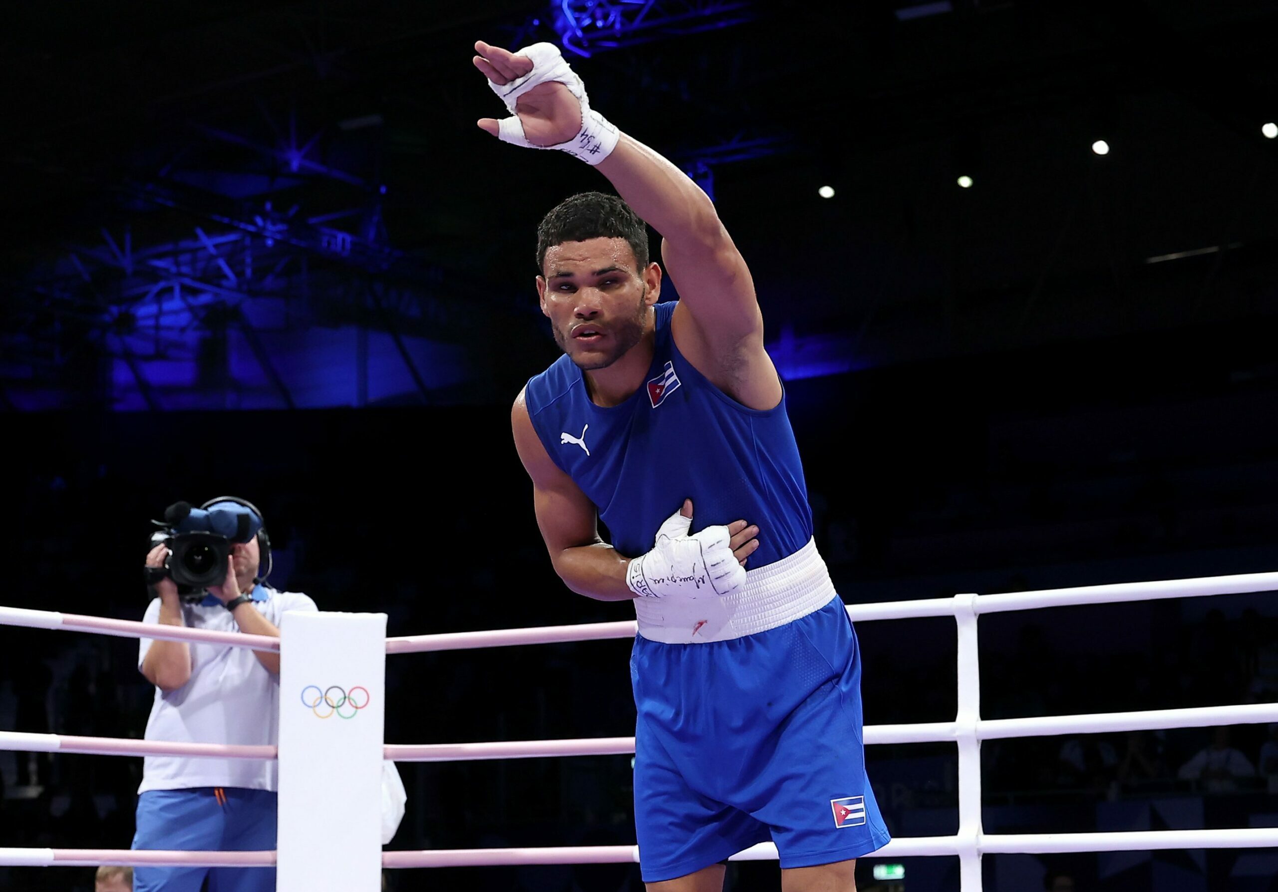 DEBUT DE ORO PARA EL CUBANO ALVAREZ EN EL BOXEO