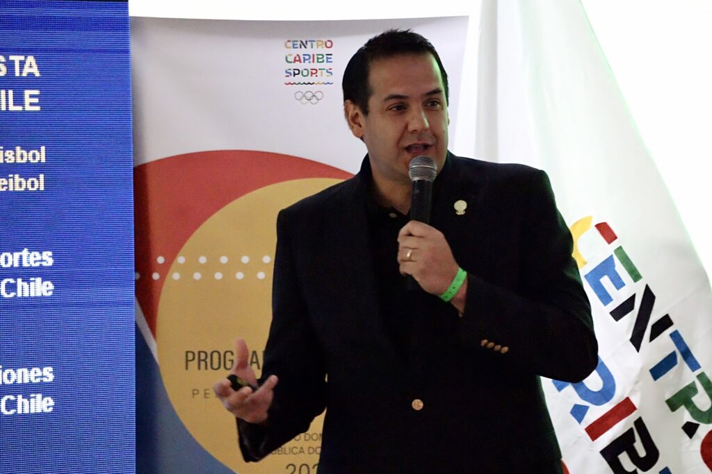 Alejandro Goycoolea, Director de Comunicaciones de Panam Sports, durante su ponencia en el seminario de Centro Caribe Sports. (Crédito: Centro Caribe Sports)