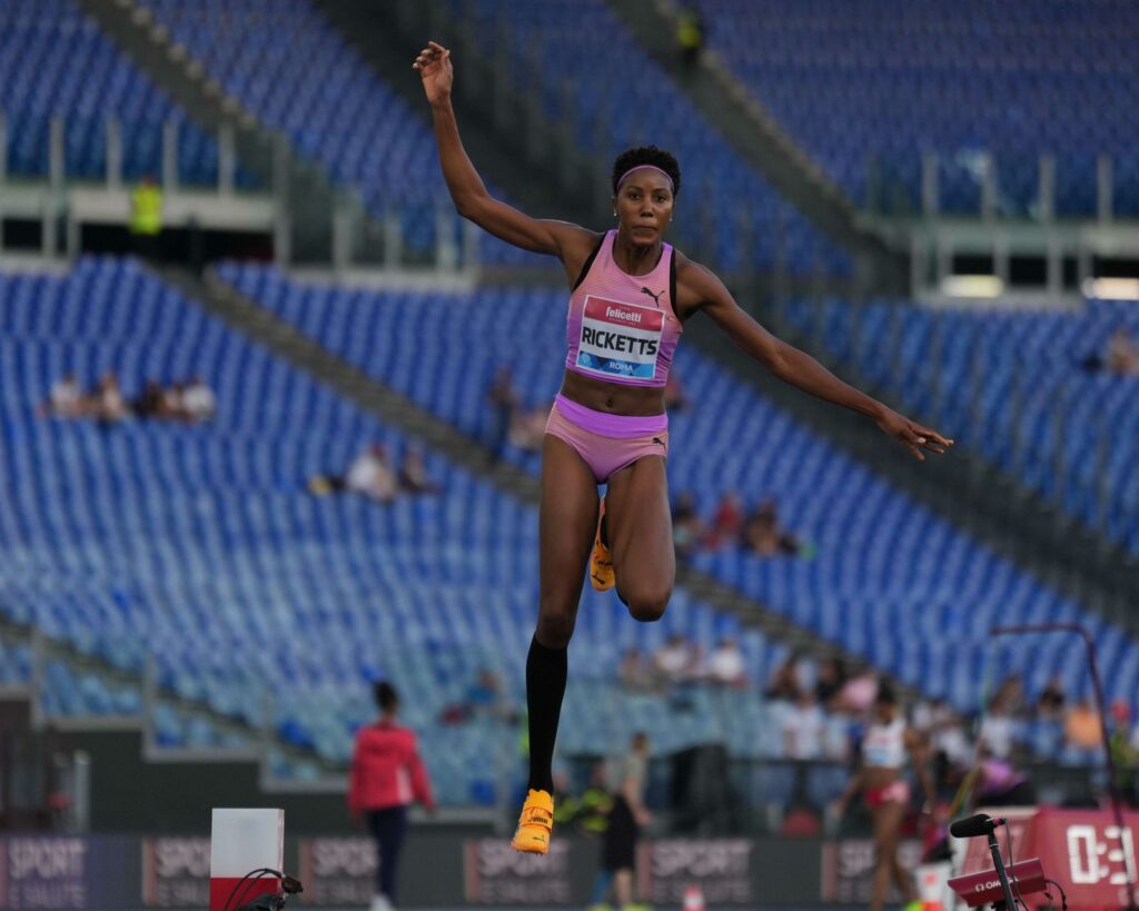 Ricketts, Pérez y LaFond lideran el salto triple femenino